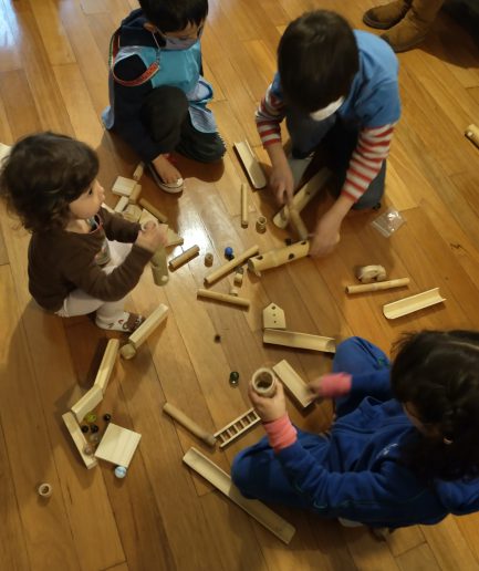 Juego de construcción y rampas de bambú y madera