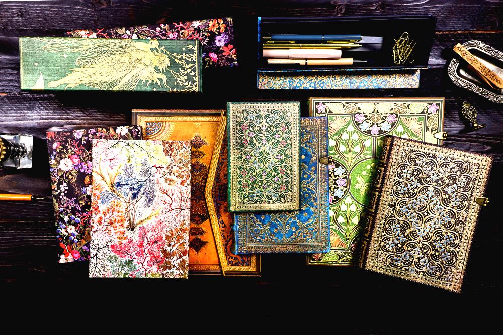 En Paperblanks creamos productos que inspiran creatividad, estimulan la expresión y celebran los momentos especiales.